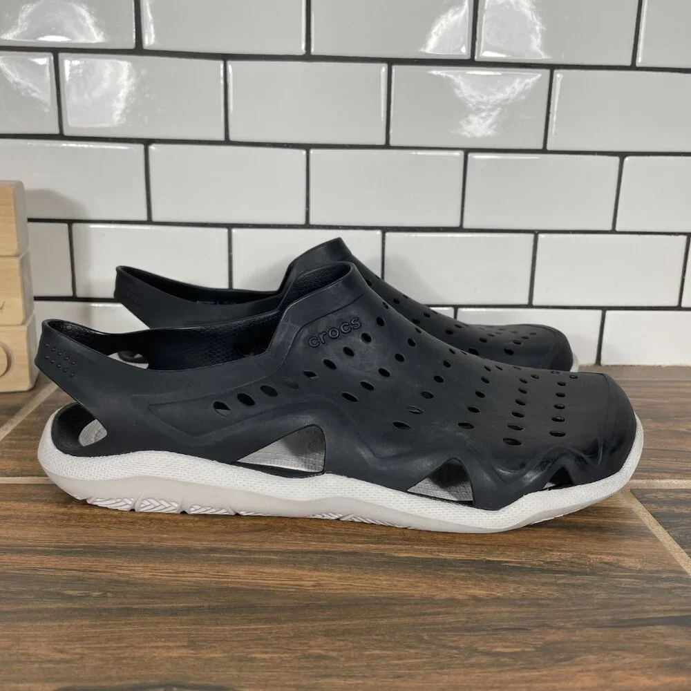 CROCS Swiftwater Wave Shoes Mens Size 7 Black Gray Slip On Water Sandals